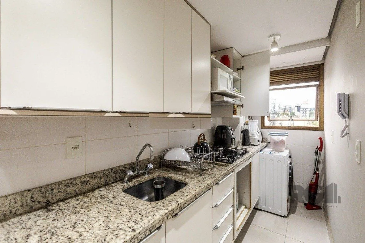 Imagem Apartamento 2 dormitórios, sendo 1 suíte, 63,88 m² de área privativa e 1 vaga(s) de garagem. Localizado na Rua/Av. Luzitana, no bairro Higienópolis em Porto Alegre.