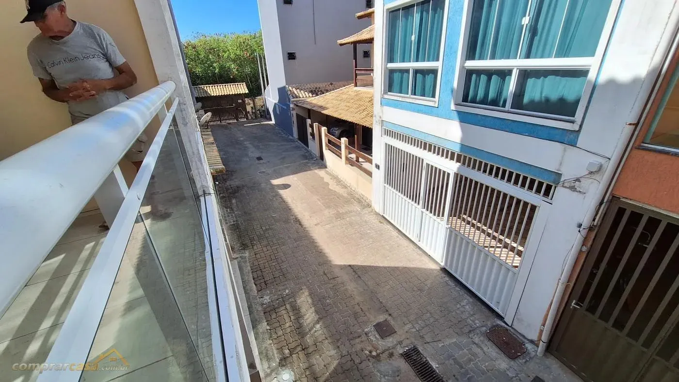 Imagem Casa em Condomínio para Locação em Cabo Frio / RJ no bairro Peró