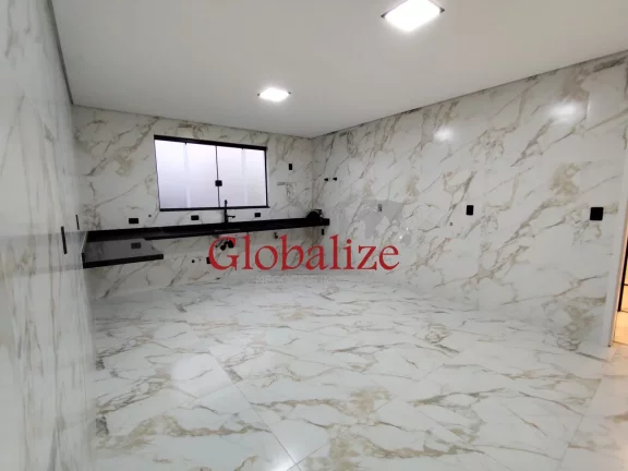Imagem Casa sobreposta alta à venda com 280m², 3 suites, quadra da praia por R$1.940.000,00 no Embaré em Santos
