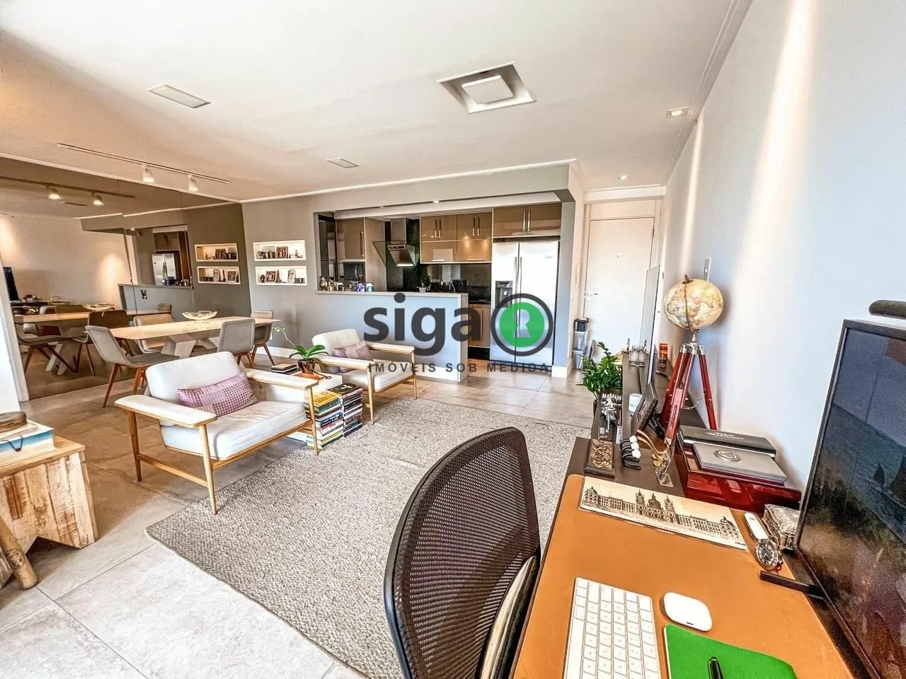 Foto do imóvel APARTAMENTO 72m² À VENDA | 1 SUÍTE COM CLOSET | REFORMADO E MOBILIADO | 2 VAGAS |