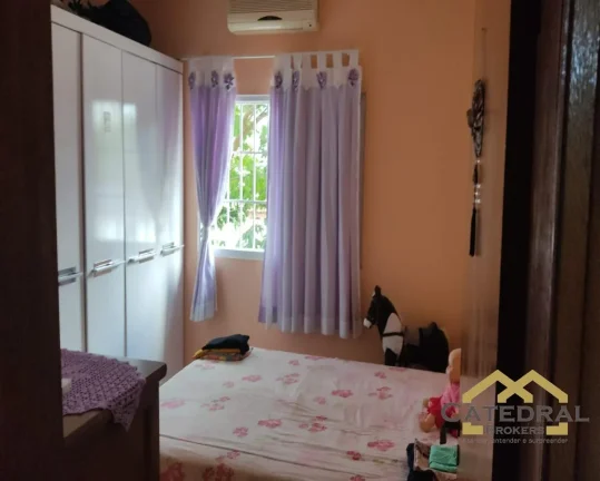Imagem Casa de rua no Bairro Cidade Jardim com 3 quartos sendo 1 suíte, garagem fechada!
