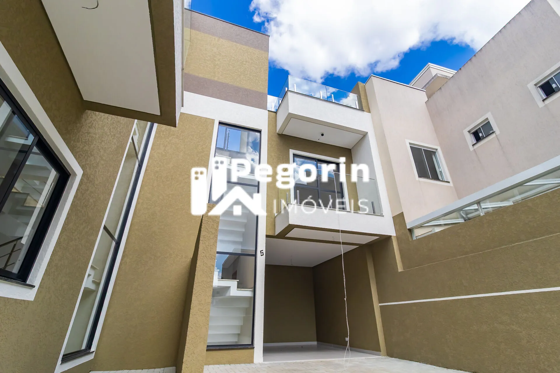 Imagem Sobrado à venda em Curitiba, Uberaba, com 3 quartos, 107,00m²