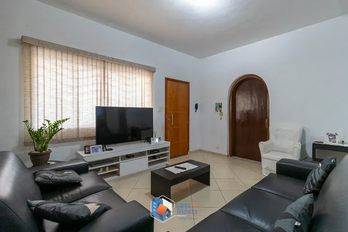 Foto do imóvel Sobrado para venda em Chácara Inglesa com 4 quartos, sendo 1 suíte, 181m² em Rua Genésio Arruda
