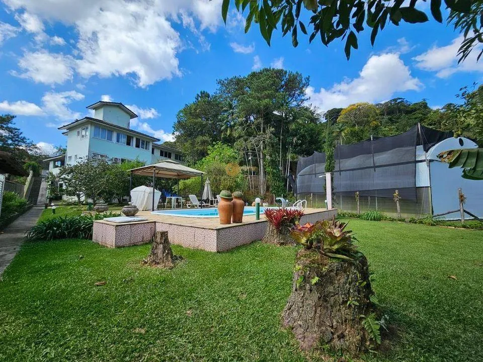 Imagem Casa em Condomínio para Venda em Teresópolis / RJ no bairro Comary
