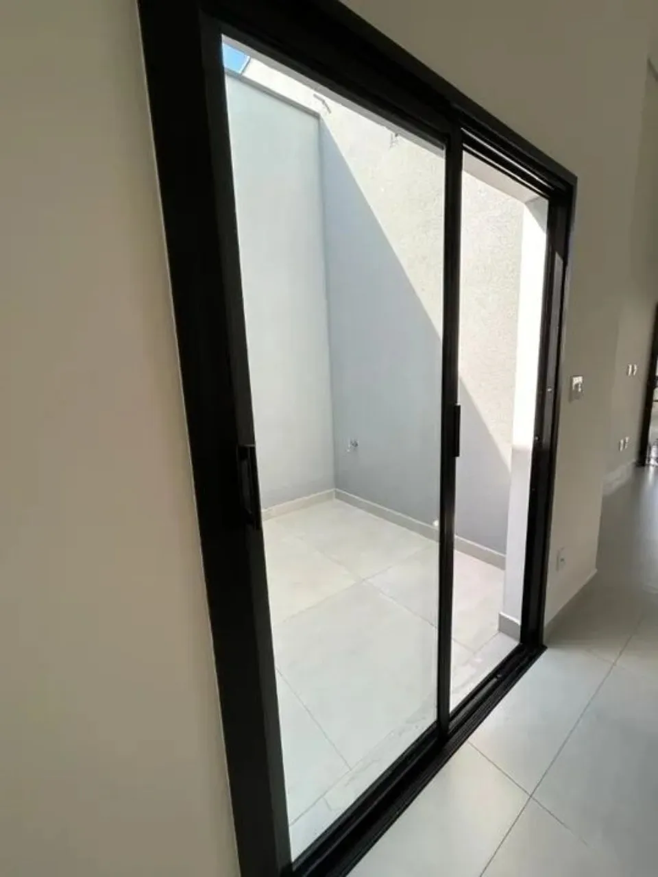 Imagem Casa de alto padrão no Condomínio Residencial Jardim em Sorocaba: 3 quartos, 1 suíte, 2 salas, 2 banheiros, 2 vagas de garagem, 118,23m².