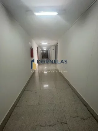 Imagem SALA COMERCIAL BEM AMPLA, DESOCUPADA, NO CENTRO DE BRASÍLIA, ACEITO CARRO COMO PARTE DO PAGAMENTO. SETOR COMERCIAL SUL ED. PALÁCIO DO COMÉRCIO