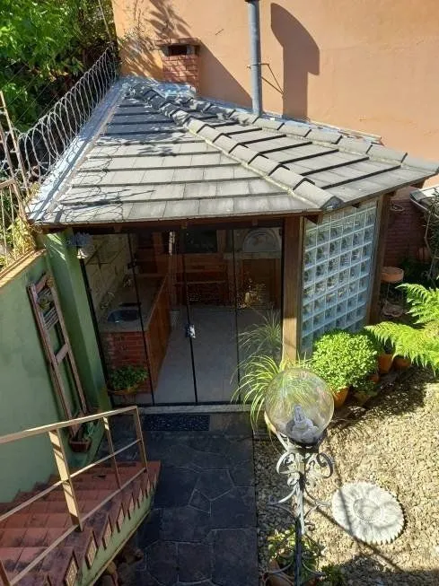 Imagem Casa de 168m² - 3 dormitórios, 3 vagas no bairro Nonoai