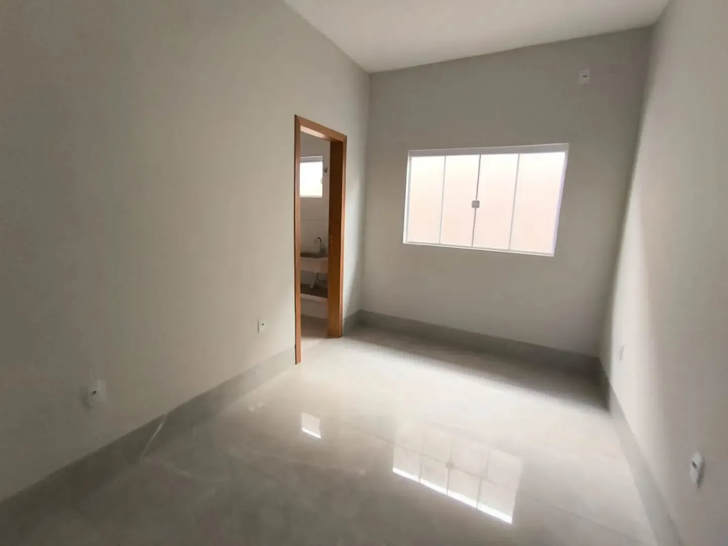 Imagem Casa 3/4 Sendo 2 Suites Em Condominio A 1km Do Terminal Vila Brasilia