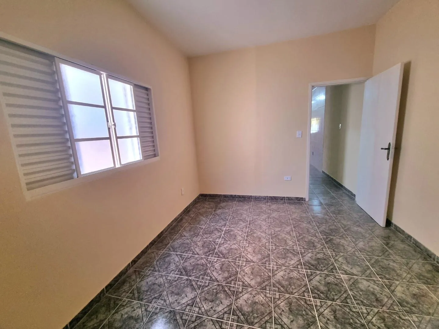 Imagem Sobrado Imponente com 3 Pavimentos, Suíte Master, Terraço Panorâmico e Garagem para 2 Carros em Excelente Localização