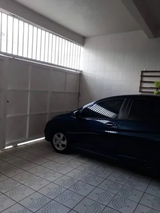 Imagem Imóvel amplo com 3 quartos, sendo 1 suíte, e 4 banheiros no total. garagem para dois autos, sala d...