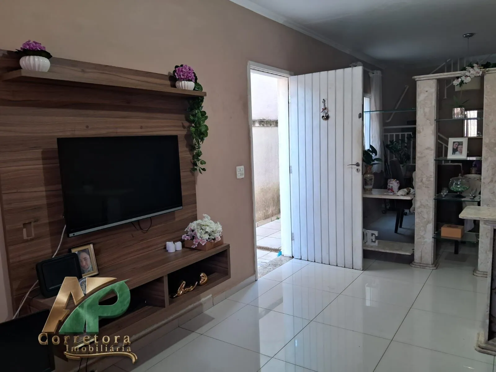 Imagem Sobrado à Venda em Taboão da Serra | 2 Dormitórios (1 Suíte) R$ 800 mil