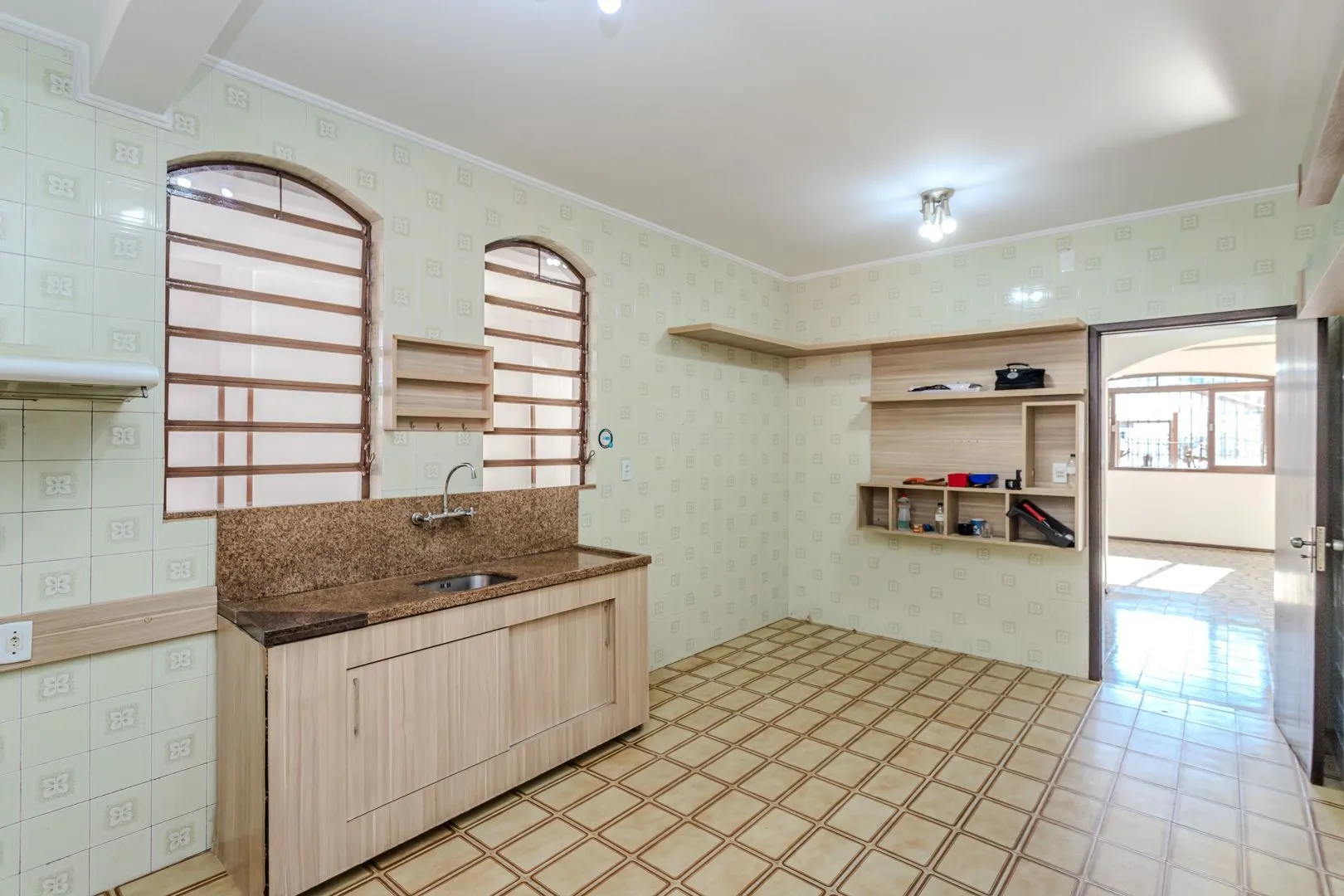 Imagem Casa no Partenon com 4 dormitórios e 4 vagas DESOCUPADA