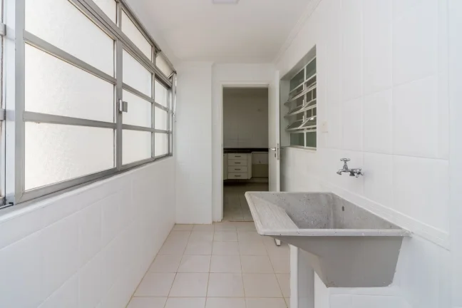 Imagem Apartamento 125M², 3Q, 2 Banheiros, 1 Vaga, Sacada, Armários.