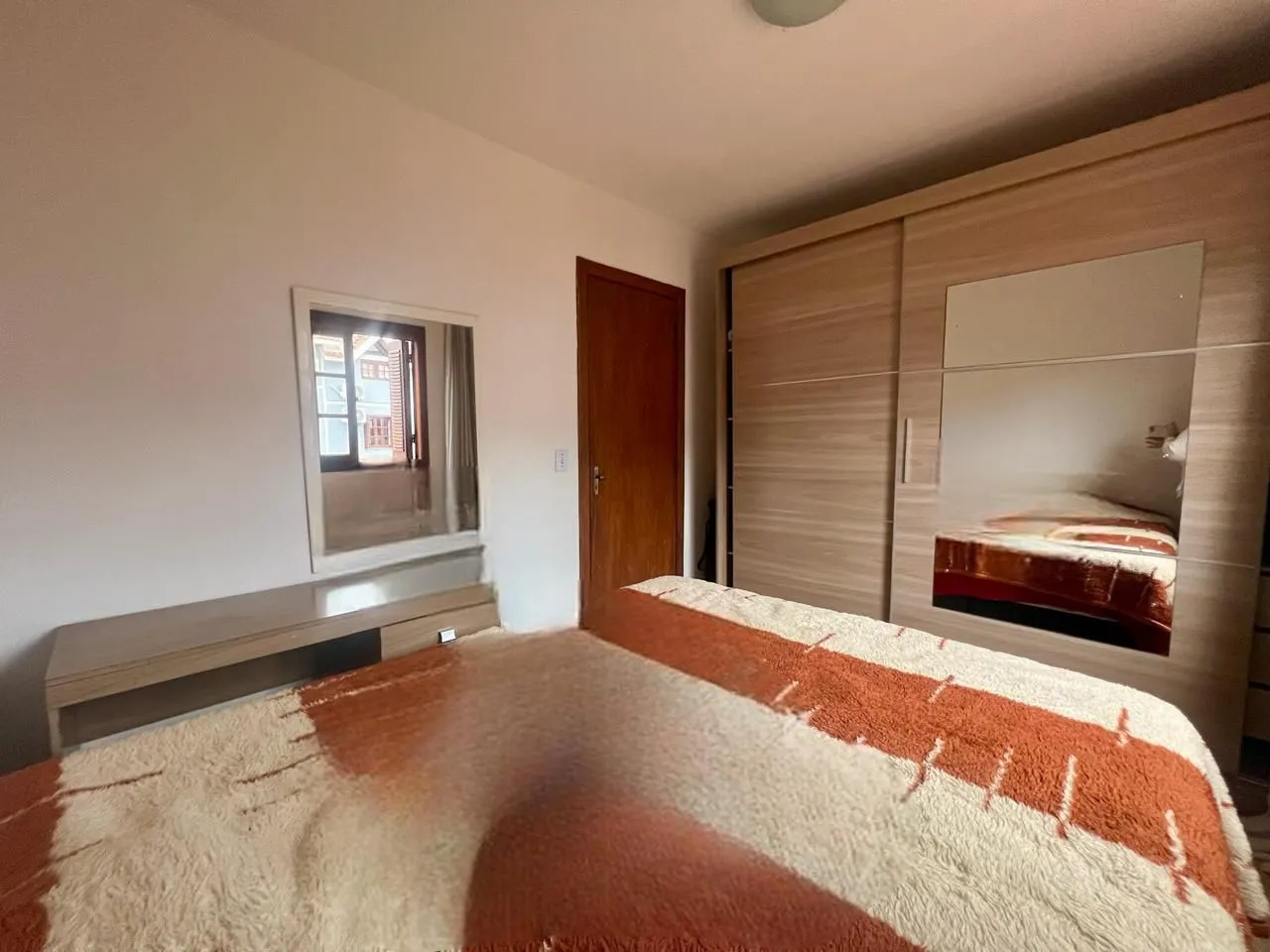 Imagem Casa em condomínio fechado com 94m2, 3 dormitórios no bairro Camaquã.
