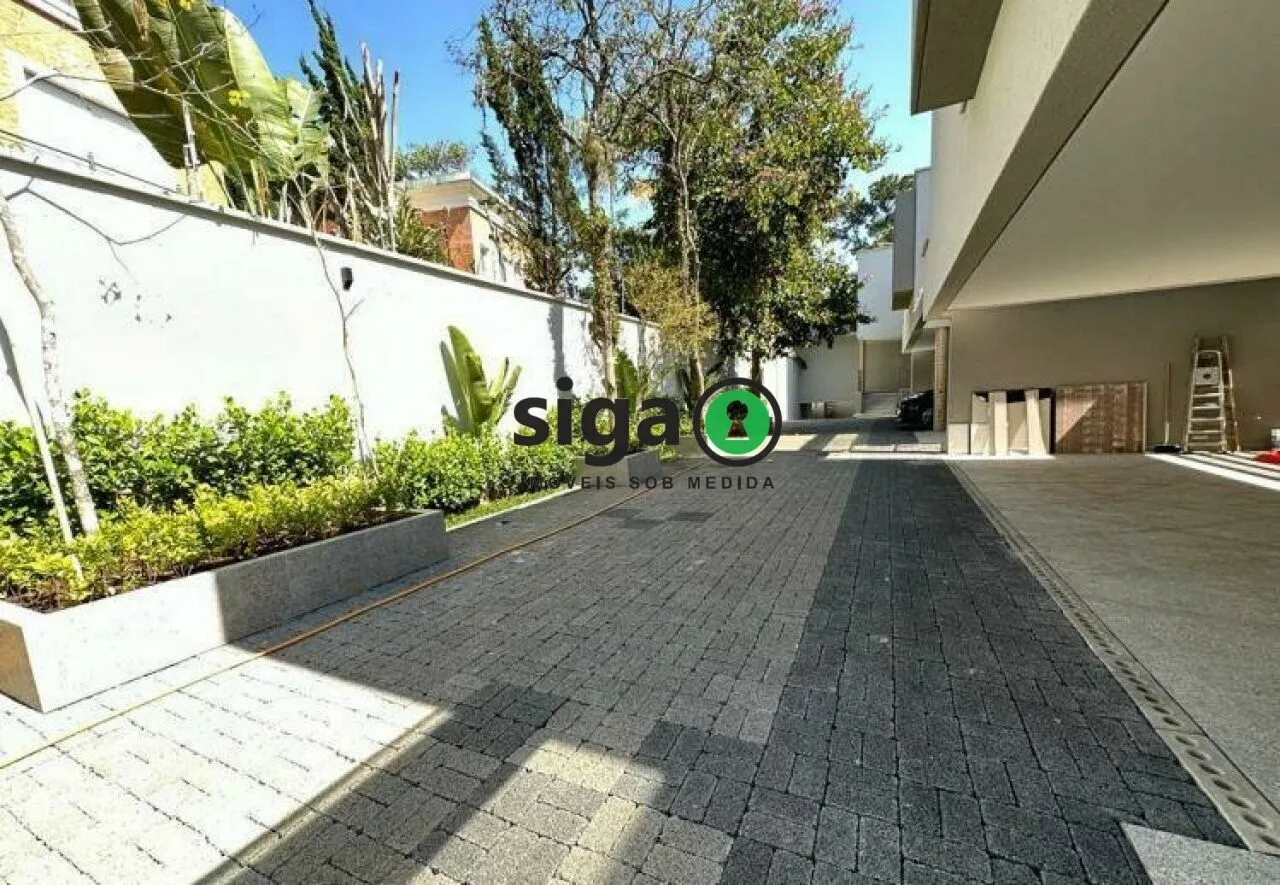 Imagem Casa em Condomínio Fechado à venda no Alto da Boa Vista com 3 Suítes e 3 Vagas - São Paulo