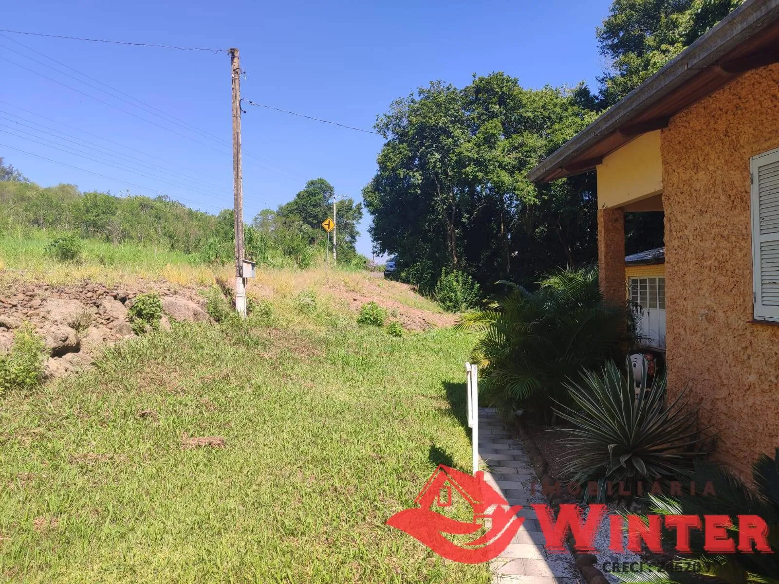 Imagem Área de terras com 7 hectares com casa e galpão em Vale do Lobo, Feliz.