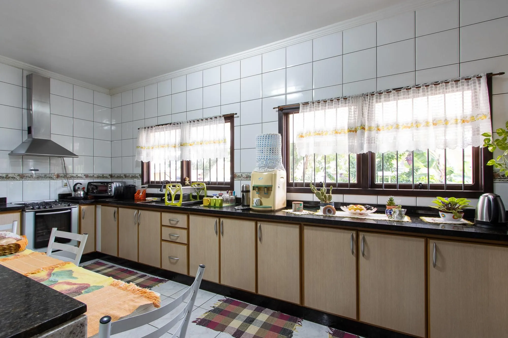 Imagem Casa Residencial ou Comercial, com 3 quartos (1 suite), 229m² privativos - Bairro Tristeza