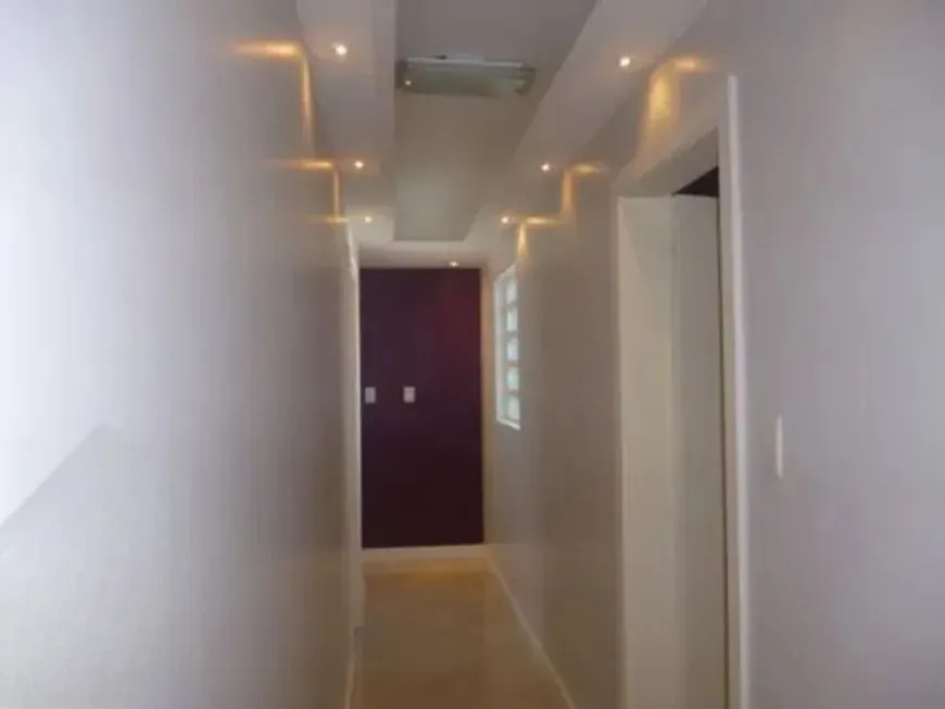 Imagem Casa térrea com 3 dormitórios, suíte e 3 vagas.