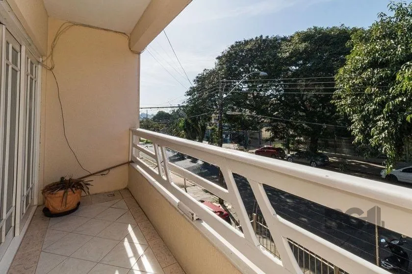 Imagem Casa Mista 266m² - 4 dormitórios, 1 suíte, 3 vagas no bairro Parque Santa Fé