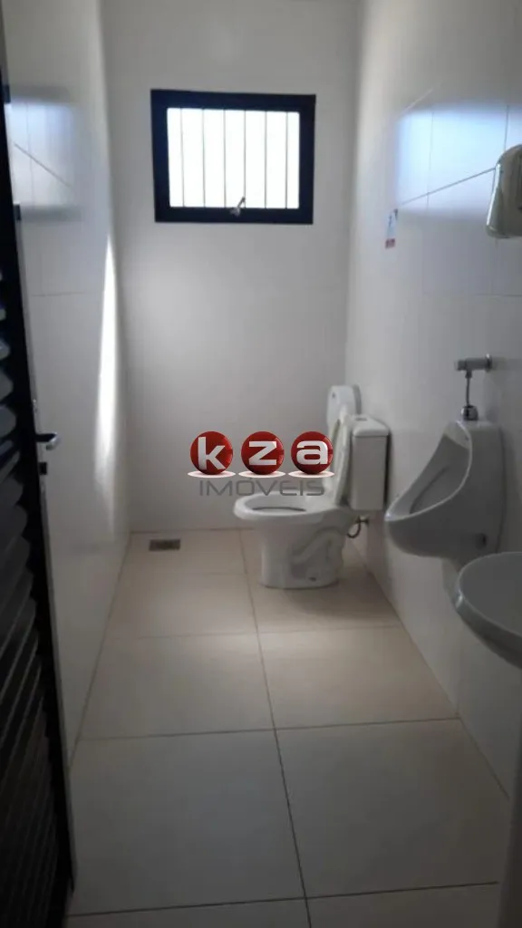 Imagem Barracão Industrial para Locação em Valinhos-SP, Loteamento Nova Espírito Santo: 1 sala, 3 banheiros, 3 vagas, 300m².