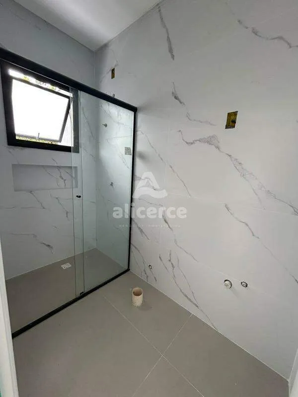 Imagem Sobrado à venda com 2 quartos 2 suítes, 87m² em Forquilhas São José