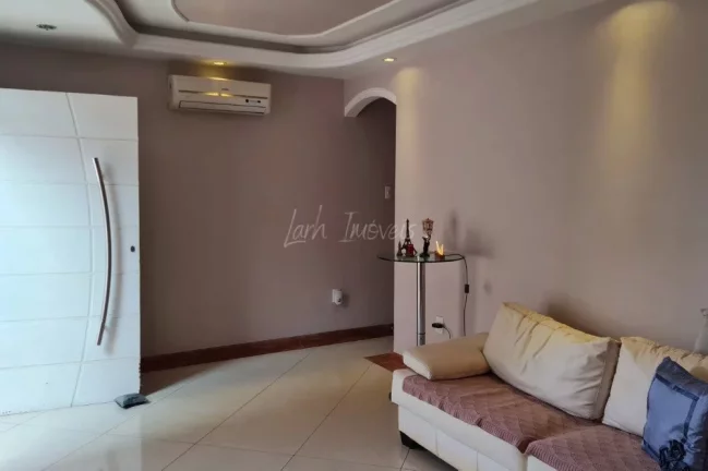 Imagem Casa Linear Reformada e mobiliada 2 Quartos à Venda - 109m²