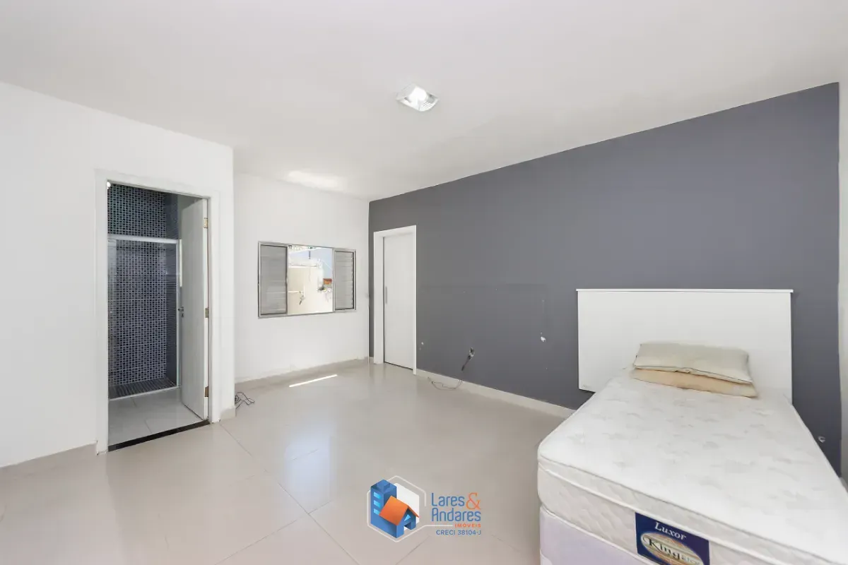 Imagem Sobrado para venda em Vila Zat com 4 quartos, sendo 2 suítes, 300m²