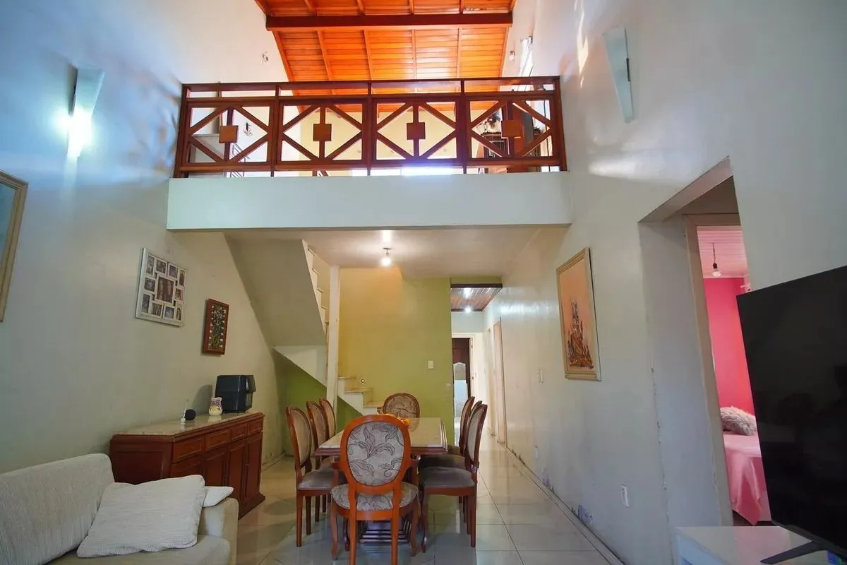 Imagem Casa Térrea com 5 dormitórios, Amplo Terreno de 300m² - Bairro Santa Rosa