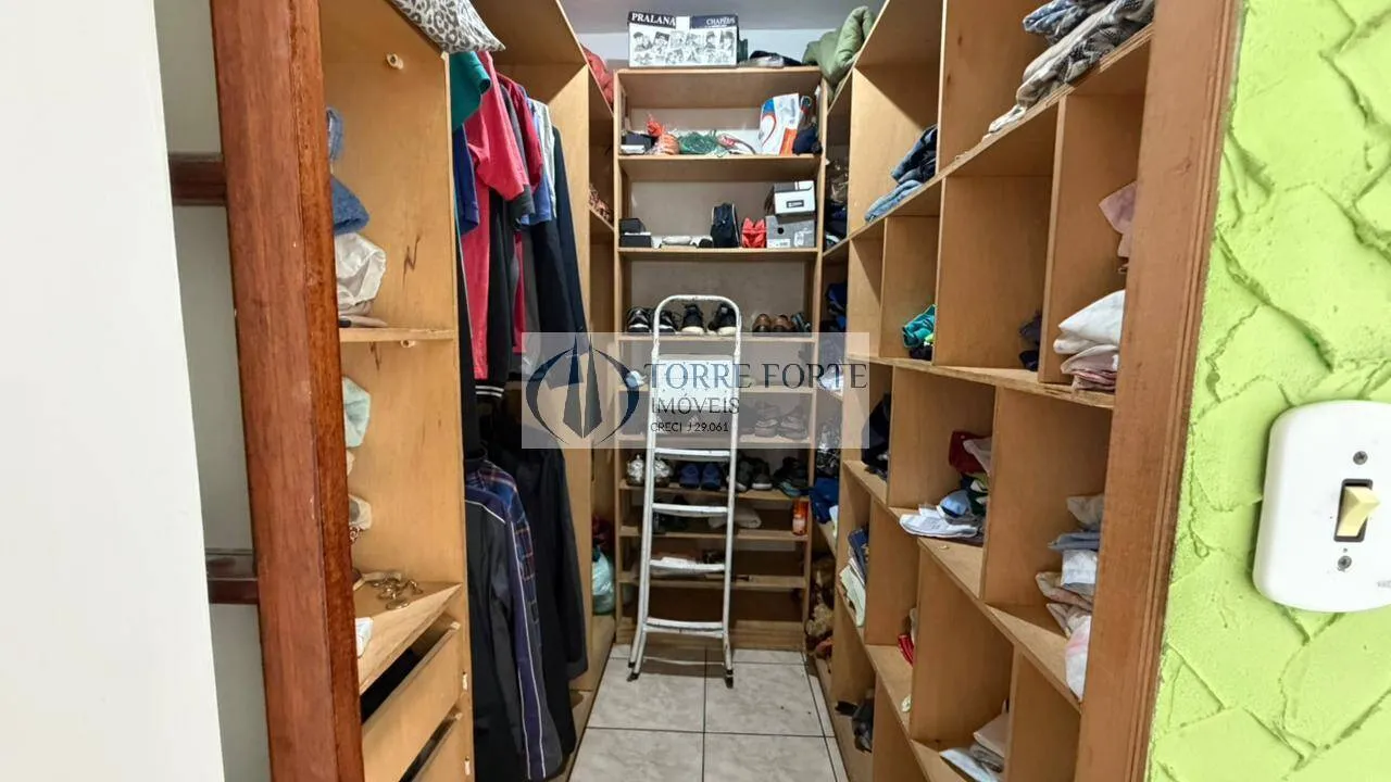 Imagem Linda casa, estilo sobrado, com 4 dormitórios e 4 vagas na Vila Alpina