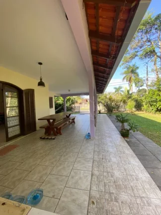 Imagem CASA COM AMPLO TERRENO, 3 QUARTOS, CENTRO