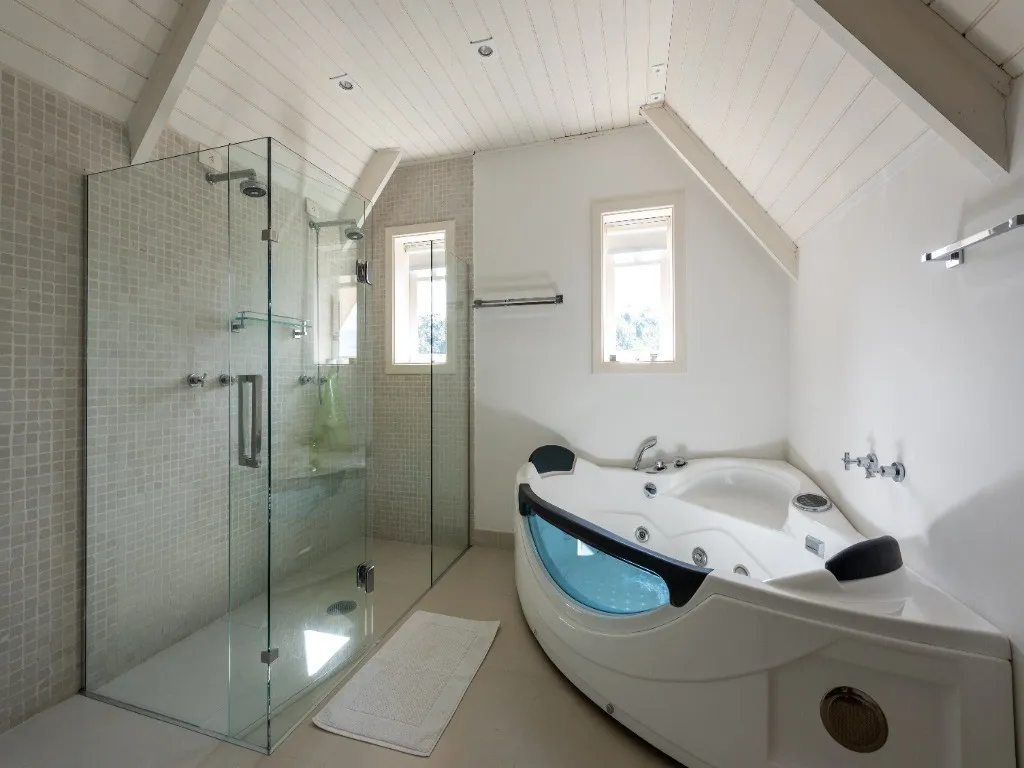 Imagem Casa de luxo em condomínio à venda em Campos do Jordão - 5 quartos, 5 suítes, 5 banheiros, 4 vagas, 900m².