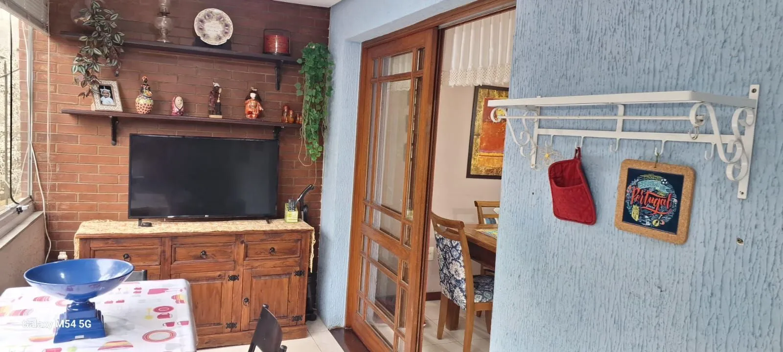 Imagem Casa com 3 dormitórios, no bairro Ipanema, zona sul de Porto Alegre, RS.