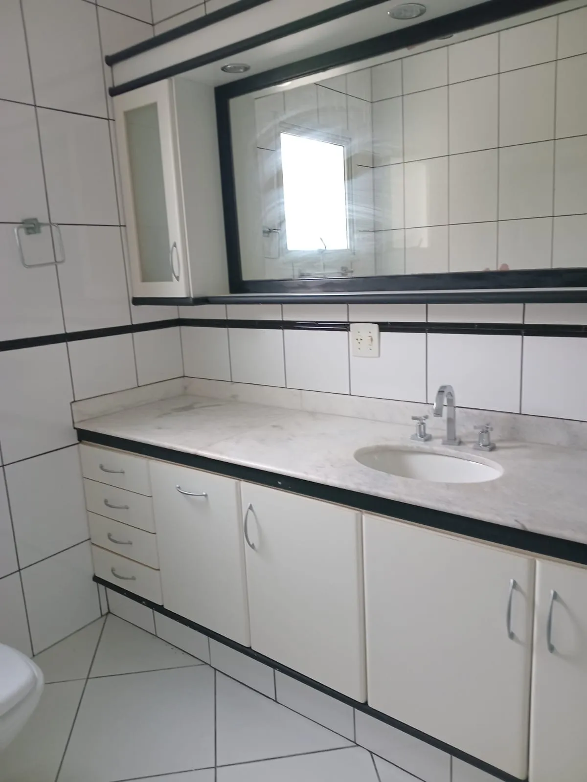 Imagem Casa de alto padrão em condomínio no Tamboré, Santana de Parnaíba-SP: 4 quartos, 4 suítes, 2 salas, 4 banheiros, 4 vagas.