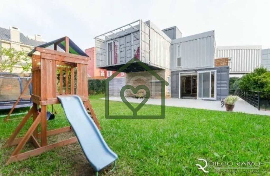Casa container à venda no Morro da Apamecor, com vista deslumbrante para o Rio Guaíba! São 333m²...