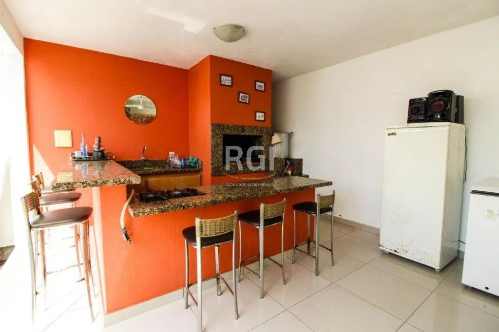 Imagem Casa para Venda - 300m², 3 dormitórios, sendo 1 suites, 4 vagas - Teresópolis