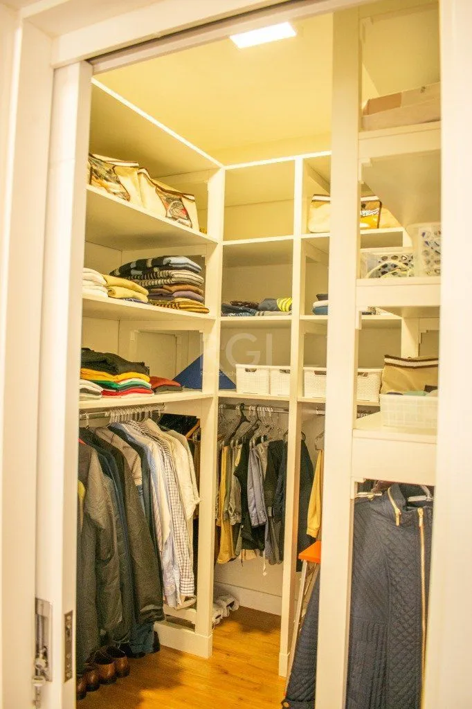 Imagem Casa para Venda - 243.12m², 4 dormitórios, sendo 1 suites, 4 vagas - São Vicente