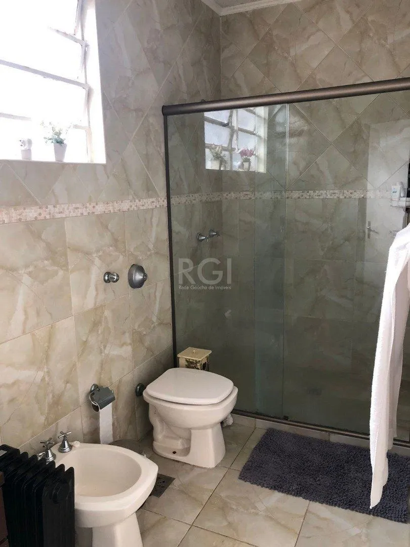 Imagem Casa para Venda com 3 dormitórios, sendo 1 suites e 3 vagas no bairro Guarujá