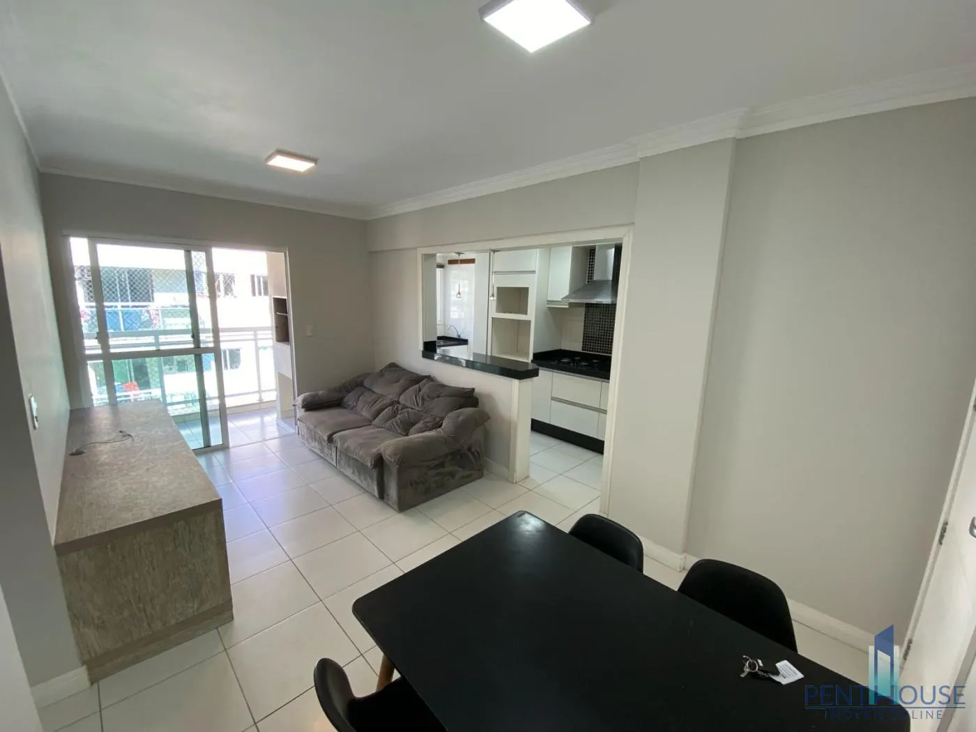 Foto do imóvel Apartamento Zona Central para Venda em Balneário Camboriú, Municípios, 2 dormitórios, 1 suíte, 2 banheiros, 1 vaga em Rua Araquari, 640 - Municípios, Balneário Camboriú - SC