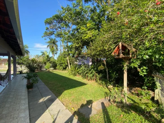 Imagem CASA COM AMPLO TERRENO, 3 QUARTOS, CENTRO