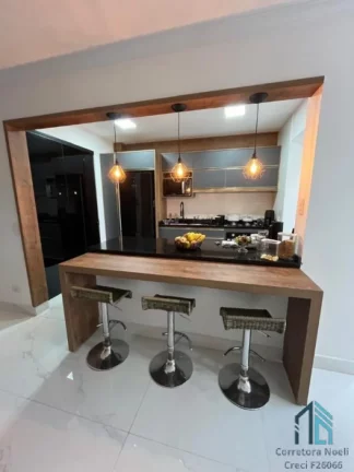 Imagem Apartamento com Ampla Sacada, Semi mobiliado, 02 quartos c/suíte em Curitiba PR