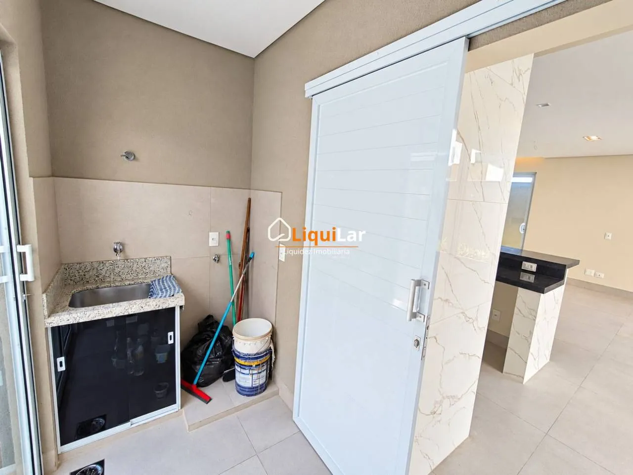 Imagem Residencial Alphaville II | Casa Térrea de Alto Padrão com 3 Suítes, Piscina Aquecida e Energia Fotovoltaica
