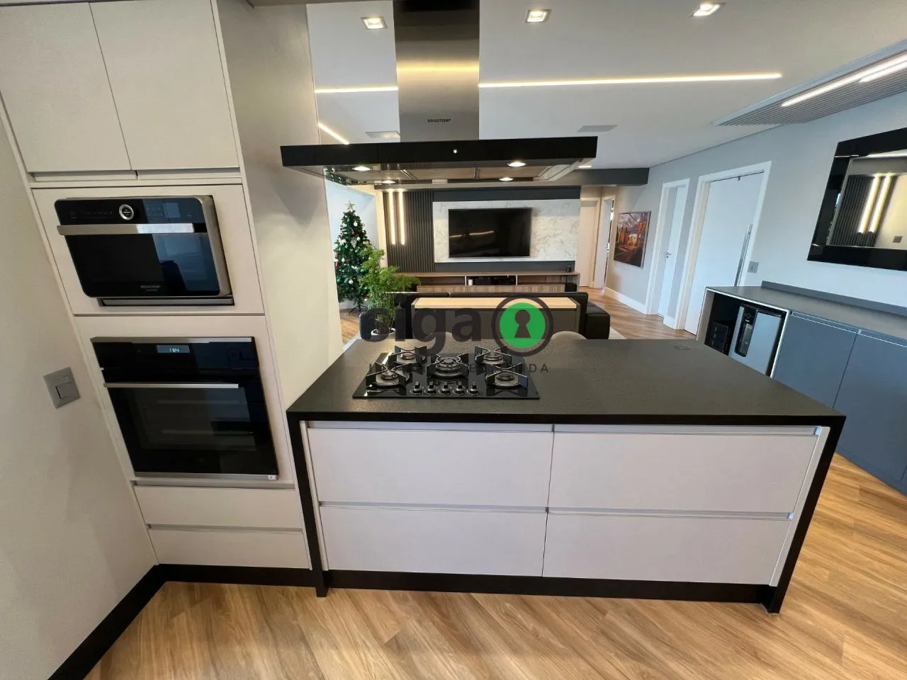 Imagem Apartamento com 149m2, 3 Suites, 4 banheiros 2 vagas demarcadas e deposito de 3m2
