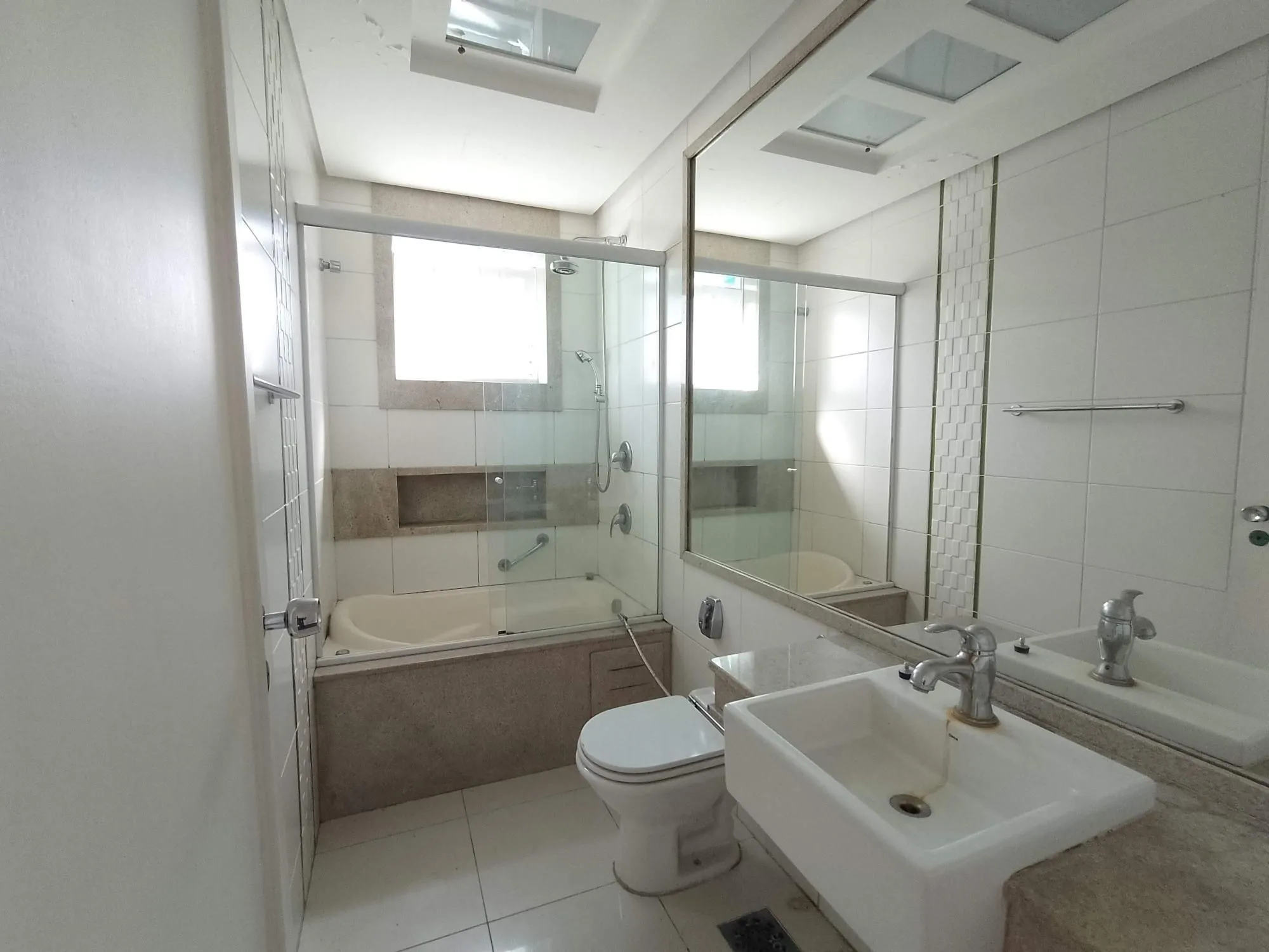 Imagem Apartamento 2 dormitórios com sacada e vaga perto da PUC