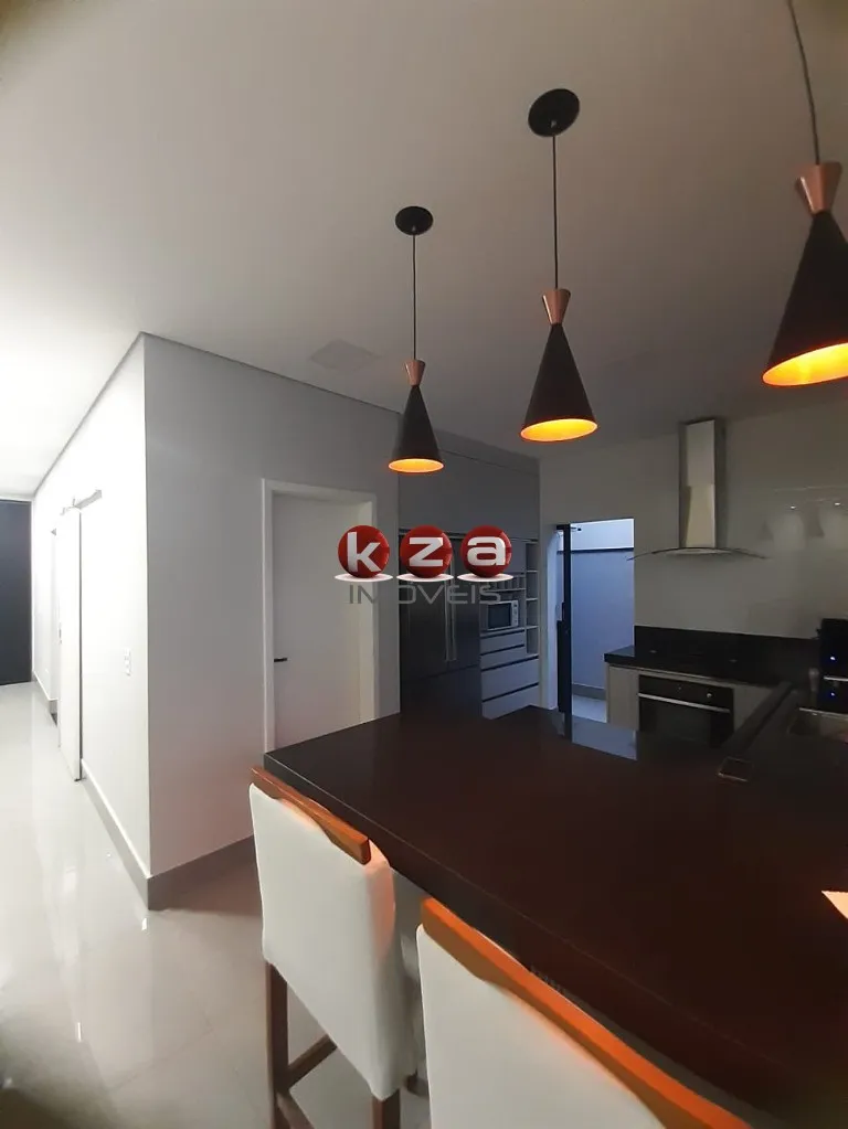 Imagem Casa de alto padrão em condomínio: 3 quartos, 3 suítes, 2 salas, 5 banheiros, 4 vagas, 200m² - Residencial Real Parque, Sumaré-SP.