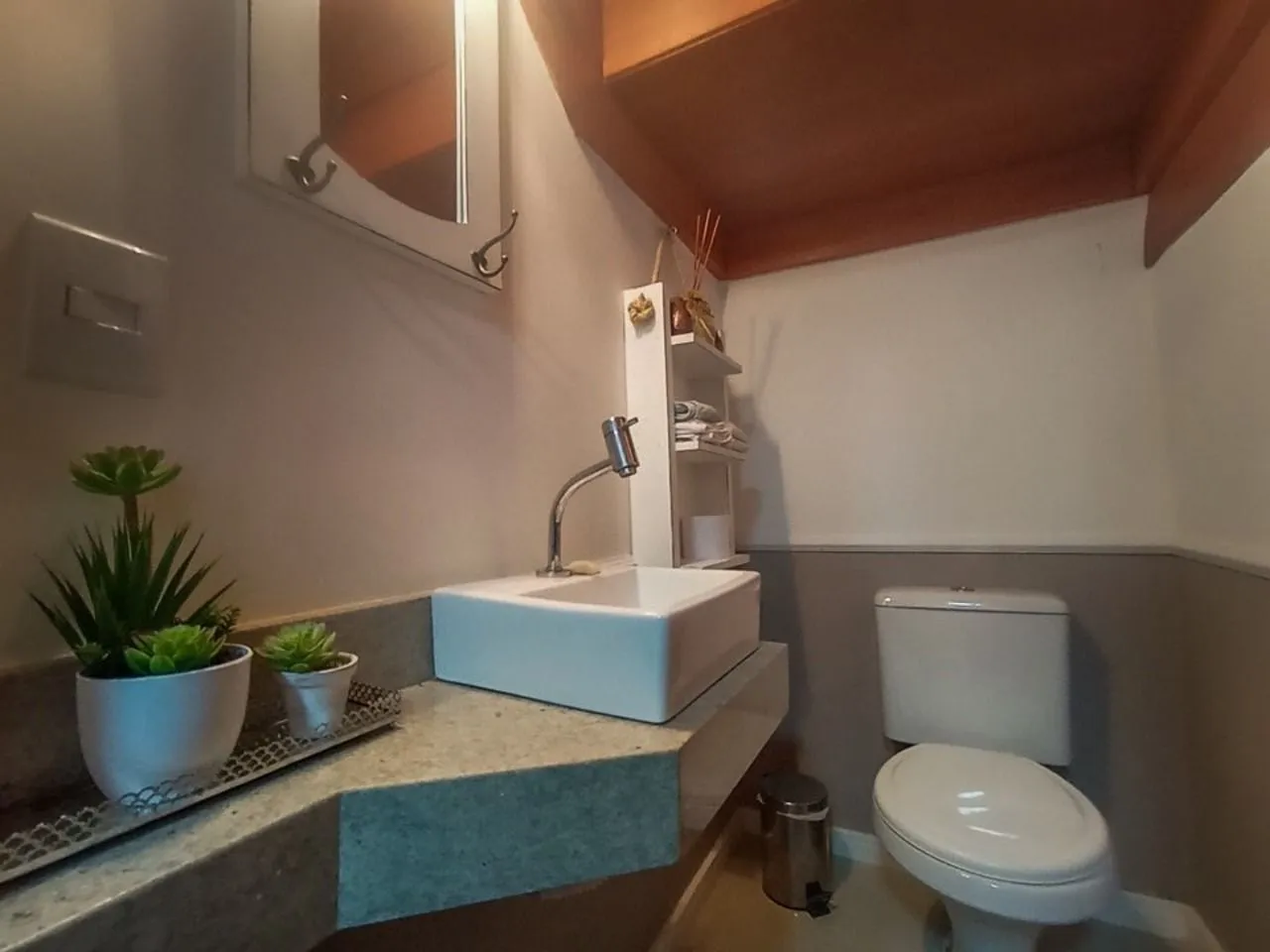 Imagem Casa no bairro Hípica - 3 dormitórios