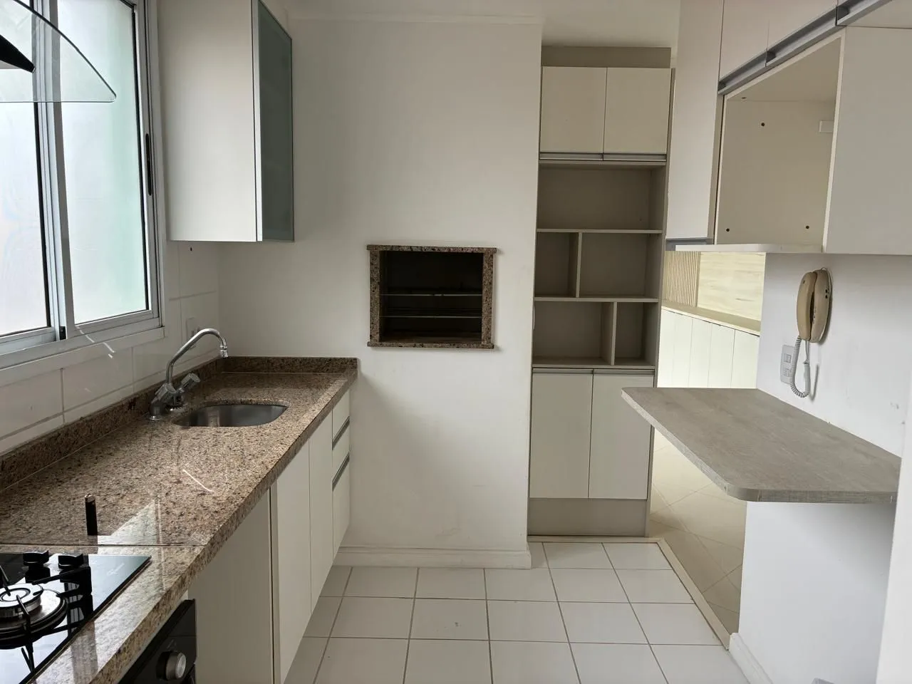 Imagem Vende-se amplo apartamento 3 quartos com suíte e 2 vagas no Menino Deus - 158,4m²