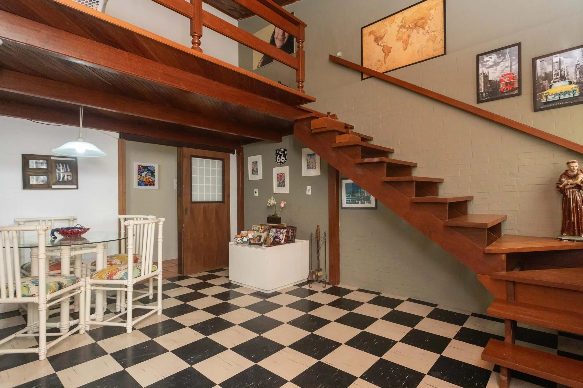 Imagem Casa em Condomínio com 5 quartos, 3 vagas e 350m²