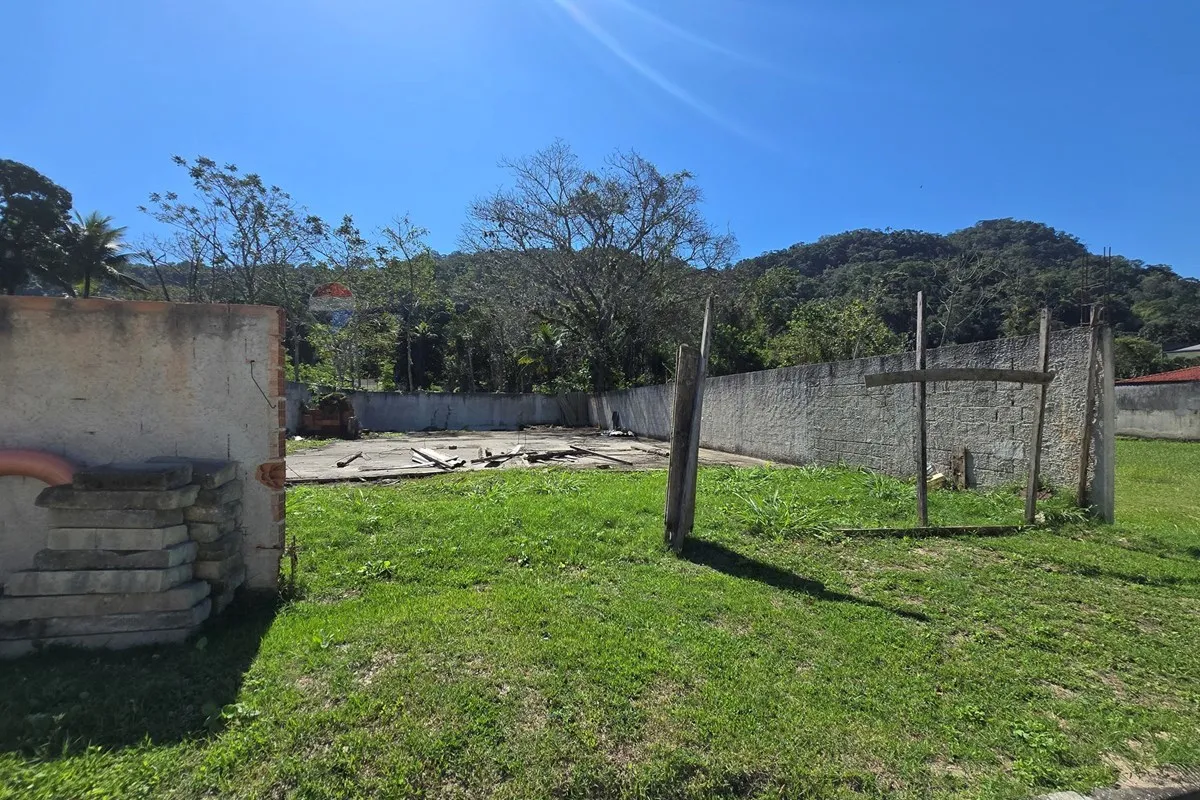 Imagem TERRENO COM FUNDAÇÃO E PROJETO DE CASA DUPLEX EM CONDOMÍNIO FECHADO - VARGEM PEQUENA