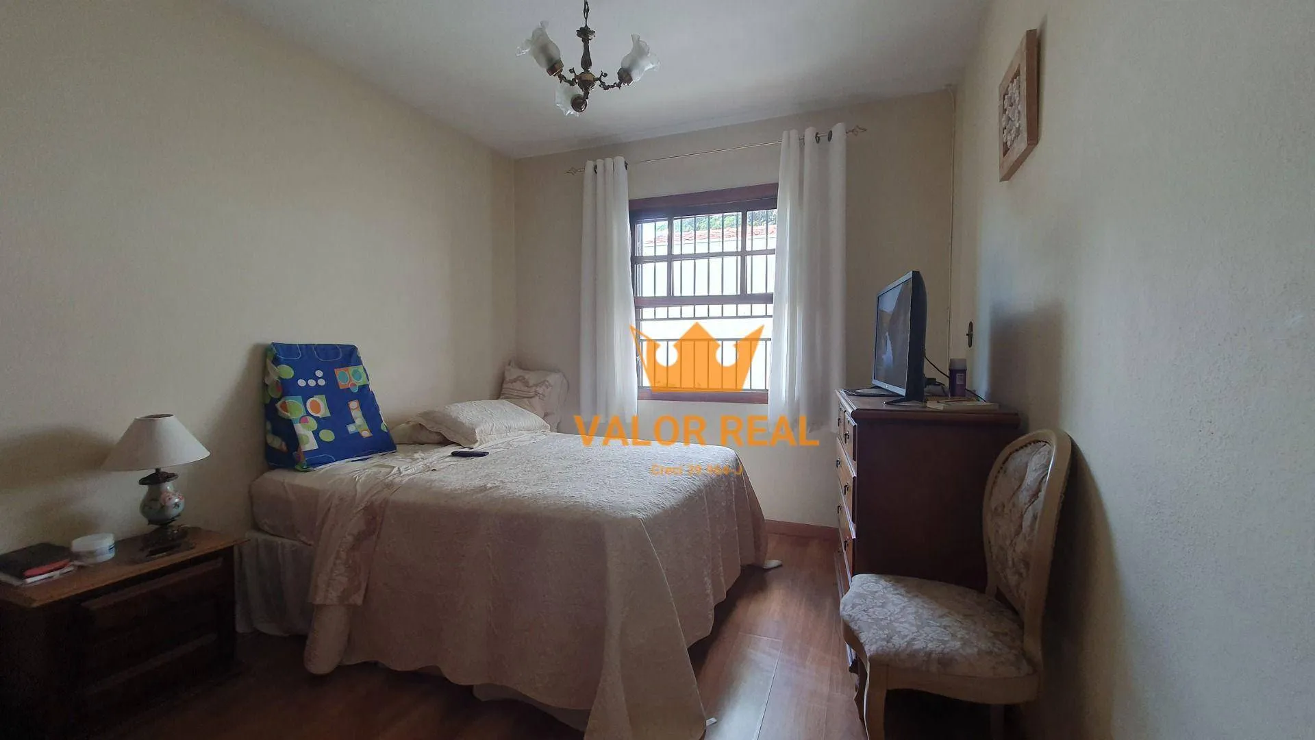 Imagem Casa Pque Colégio, Perfil Comercial, 265 m2 - 4 dorm. 5 vagas, 1.3 Milhões. Aceita permuta e financiamento