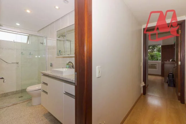 Imagem No Moinhos de Vento, 139 m², 2 vagas e infraestrutura.